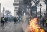 Situasi Prancis  belum kondusif pasca kerusuhan akibat demo massa hingga terjadi penjarahan di sejumlah toko/IST.