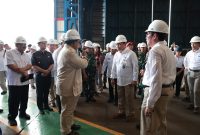 Menteri Pertahanan Prabowo Subianto saat melakukan inspeksi terkait modernisasi kapal di PT PAL Indonesia, Surabaya. (Dok. Tim Media Prabowo Subianto)
